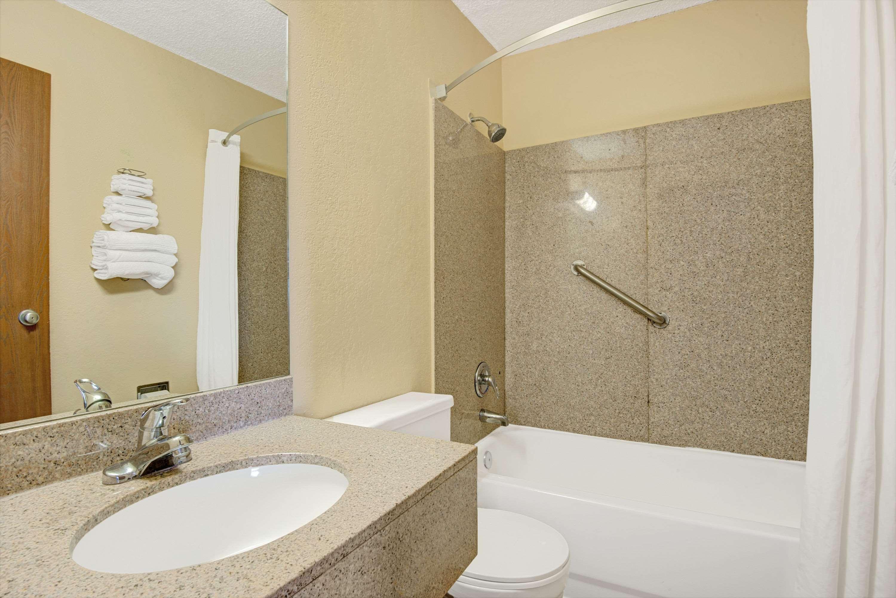 Super 8 By Wyndham Independence Kansas City Exterior photo
