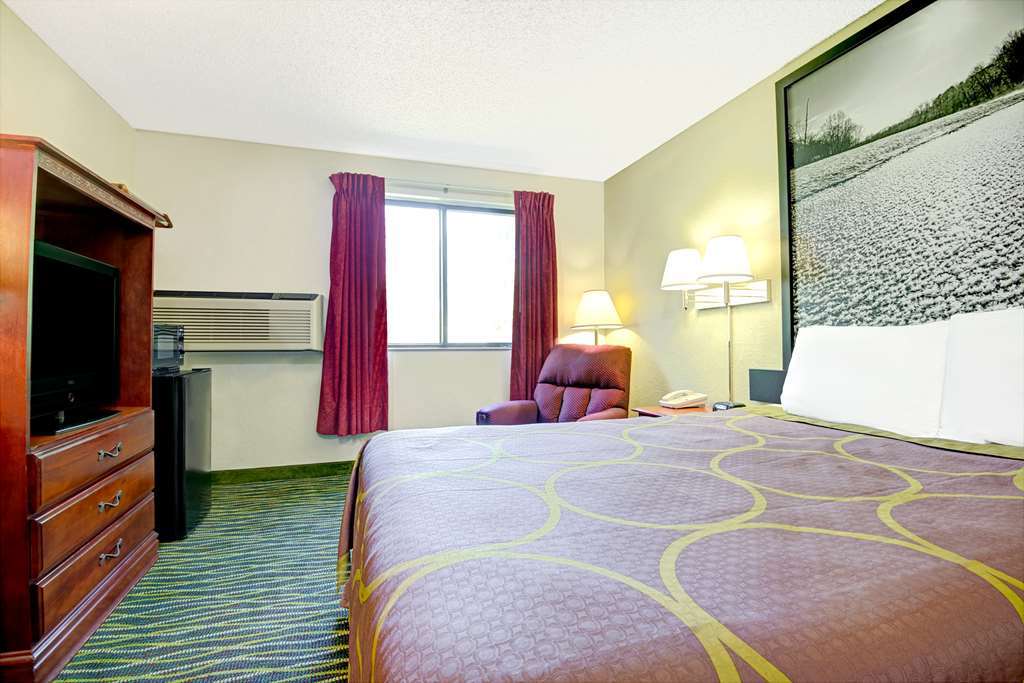 Super 8 By Wyndham Independence Kansas City Room photo