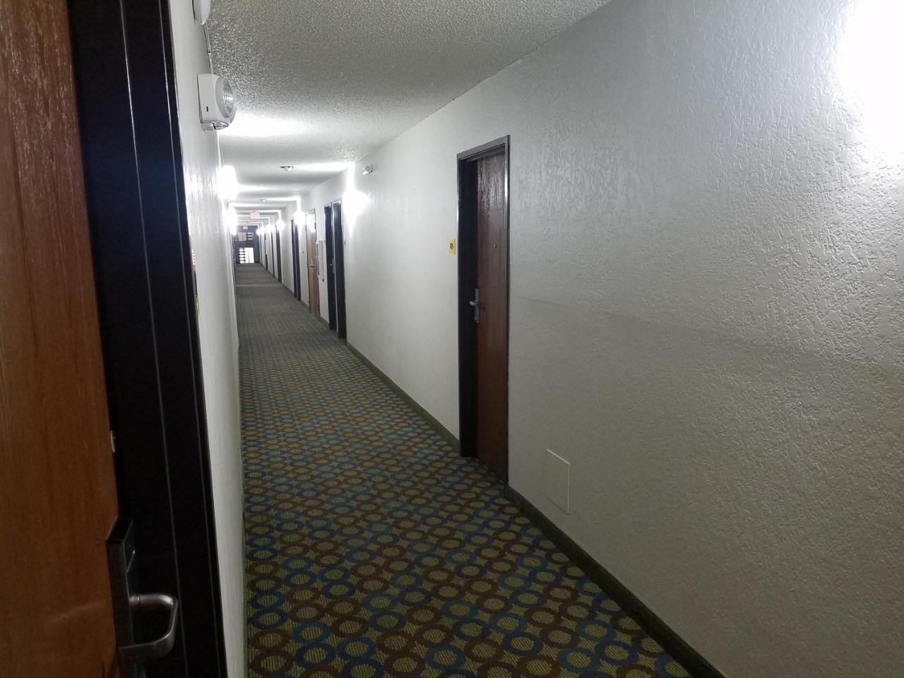 Super 8 By Wyndham Independence Kansas City Exterior photo
